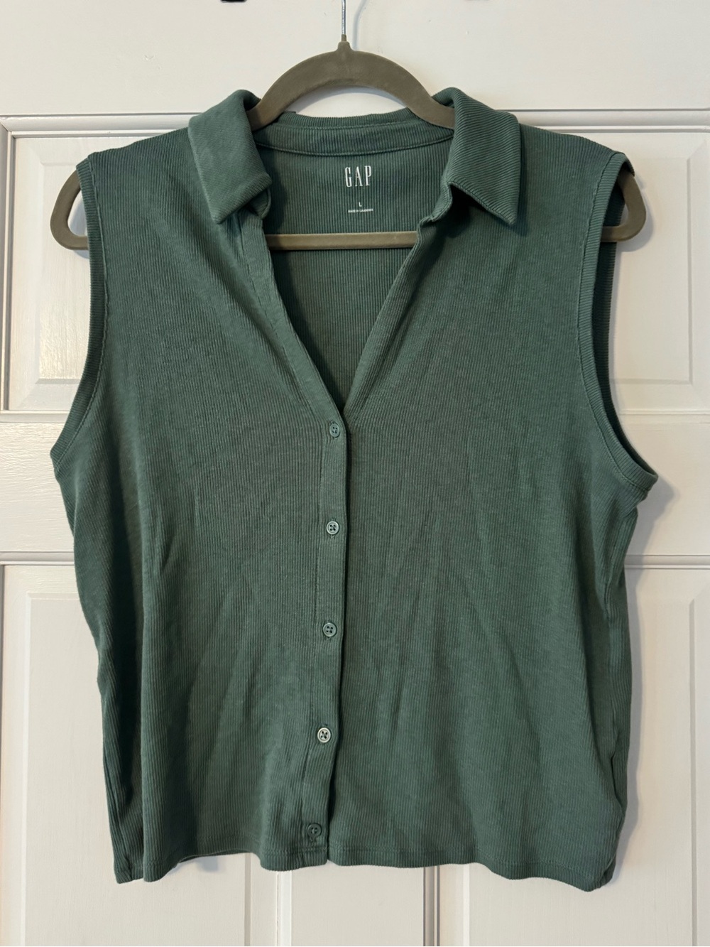 GAP Sleeveless Button-Down Collared Top — Moss Green - Picture 1 of 4